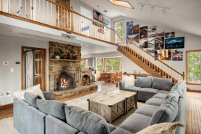Hot Tub, Screened Porch, Grill, WiFi - Huge Cabin!